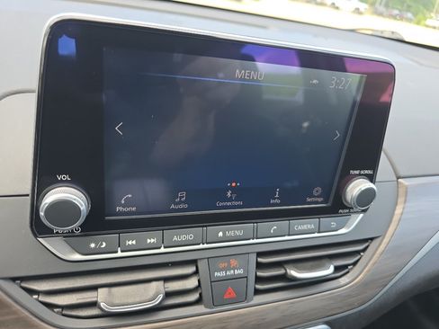 Used 2025 Nissan Altima 2.5 SV FWD image 26