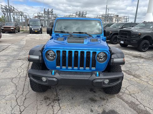 Used 2022 Jeep Wrangler Unlimited Rubicon 4xe w/ Dual Top Group AWD/4WD image 2