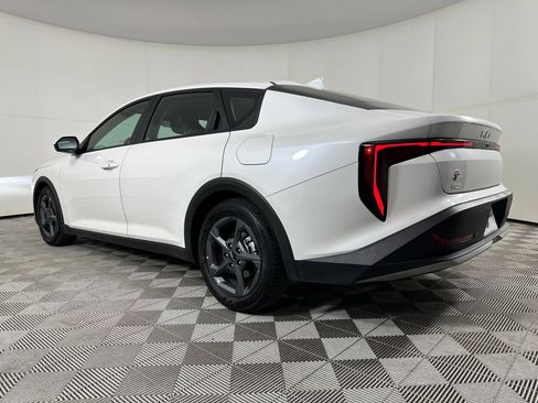 Used 2025 Kia K4 LXS image 3