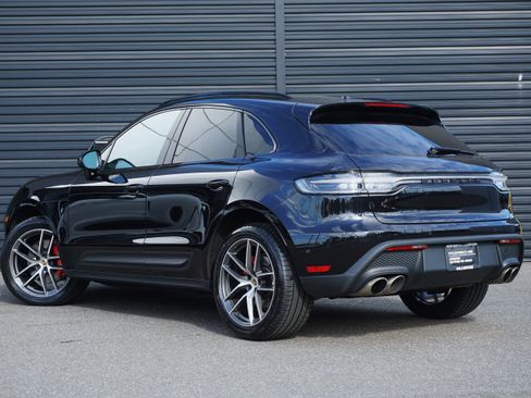 Certified 2023 Porsche Macan S AWD/4WD image 3