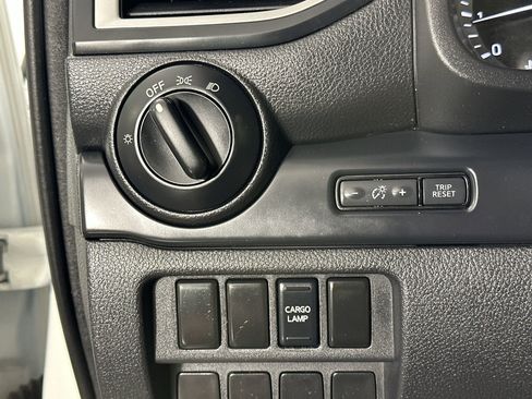 Used 2019 Nissan Titan S image 26