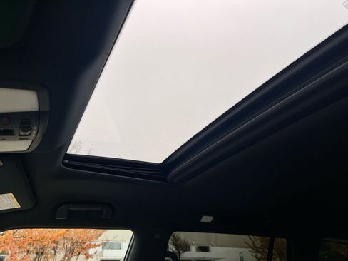 Used 2018 Nissan Armada Platinum w/ Interior Lighting Package image 36