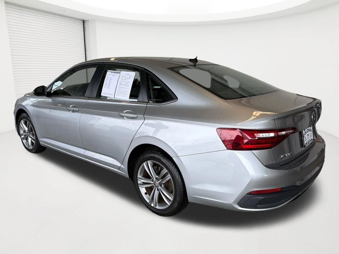 Used 2024 Volkswagen Jetta SE FWD image 7