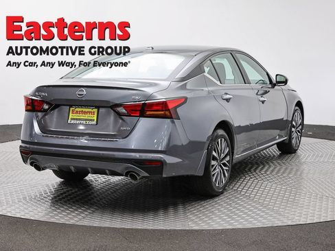 Used 2023 Nissan Altima 2.5 SV w/ SV Premium Package AWD/4WD image 5