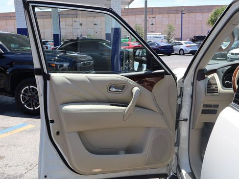 Used 2016 INFINITI QX80 4WD w/ Deluxe Technology Package image 14