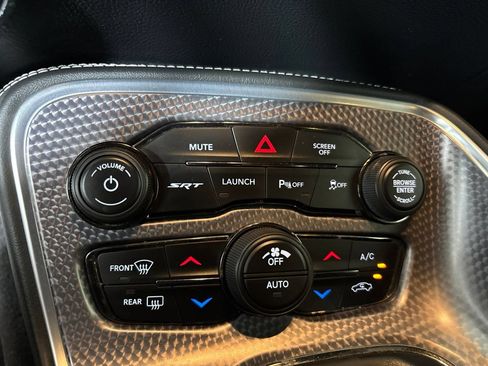 Used 2018 Dodge Challenger SRT Hellcat RWD image 19