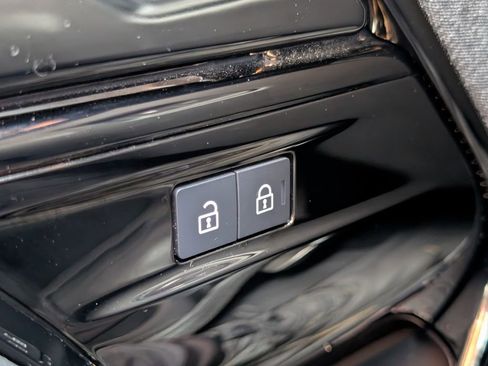 Used 2025 Land Rover Range Rover Sport Dynamic SE image 25