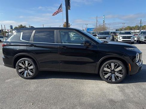 New 2025 Mitsubishi Outlander SE image 7