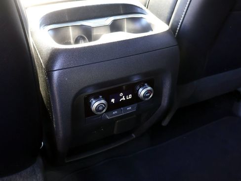 Used 2026 GMC Acadia Elevation w/ Elevation Premium Package FWD image 16