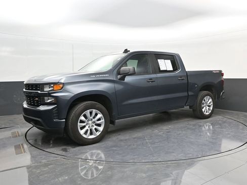 Used 2020 Chevrolet Silverado 1500 Custom w/ Custom Value Package AWD/4WD image 3