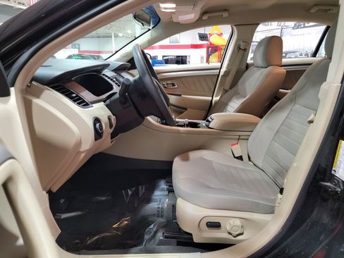 Used 2018 Ford Taurus SE image 15
