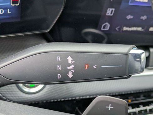New 2026 Chevrolet Equinox LT w/ Convenience Package II FWD image 21