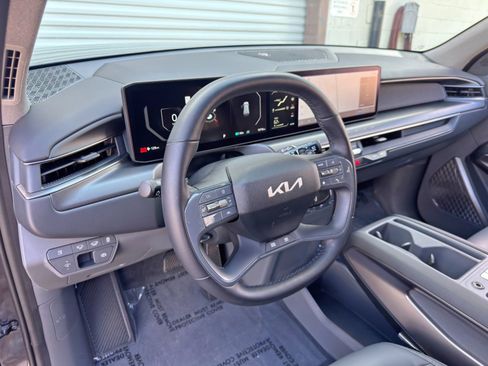 Used 2024 Kia EV9 Wind AWD/4WD image 13
