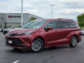 Certified 2025 Toyota Sienna XLE AWD/4WD video 2