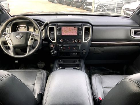 Used 2019 Nissan Titan SV w/ SV Convenience Package image 15