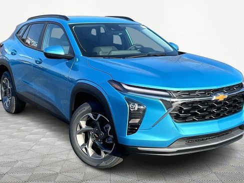 New 2026 Chevrolet Trax LT w/ Driver Confidence Package image 2