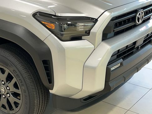 New 2026 Toyota 4Runner SR5 AWD/4WD image 2