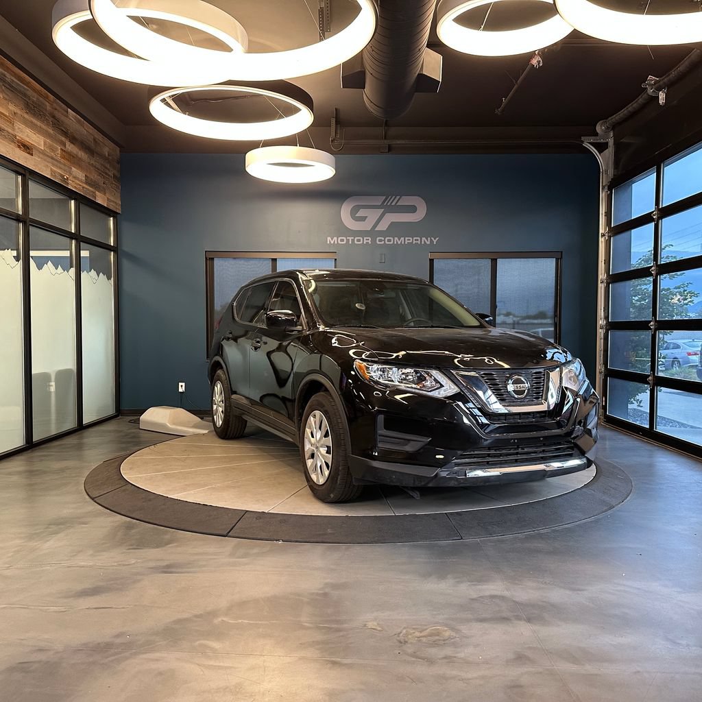 Used 2019 Nissan Rogue S FWD image 1