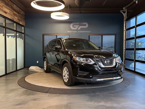 Used 2019 Nissan Rogue S FWD image 1