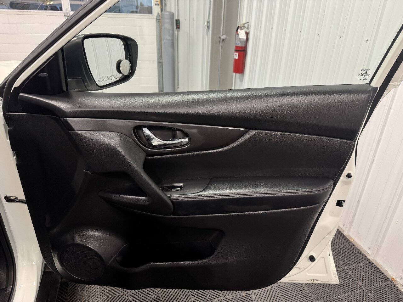 Used 2020 Nissan Rogue SV AWD/4WD image 15