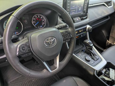Used 2022 Toyota RAV4 XLE Premium AWD/4WD image 8