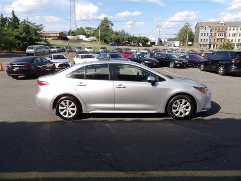 Used 2020 Toyota Corolla LE image 6