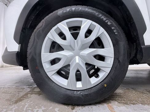 Used 2024 Toyota Corolla Cross L image 14