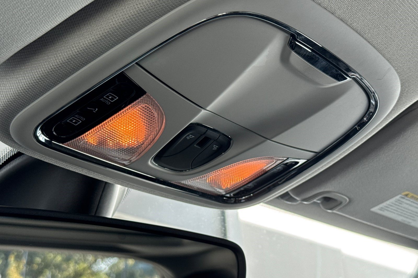 Used 2019 Jeep Cherokee Limited FWD image 23