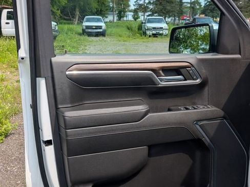 Used 2023 Chevrolet Silverado 1500 LT AWD/4WD image 5