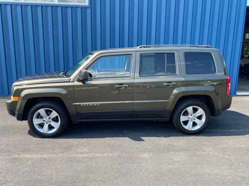 Used 2016 Jeep Patriot Latitude FWD image 13