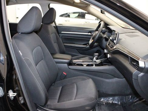 Used 2023 Nissan Altima 2.5 SV image 14