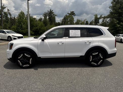 Used 2025 Kia Telluride S FWD image 7