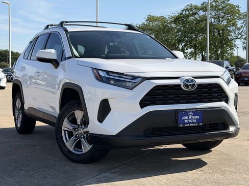 Used 2025 Toyota RAV4 XLE FWD image 2