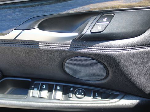 Used 2017 BMW X6 xDrive50i image 10