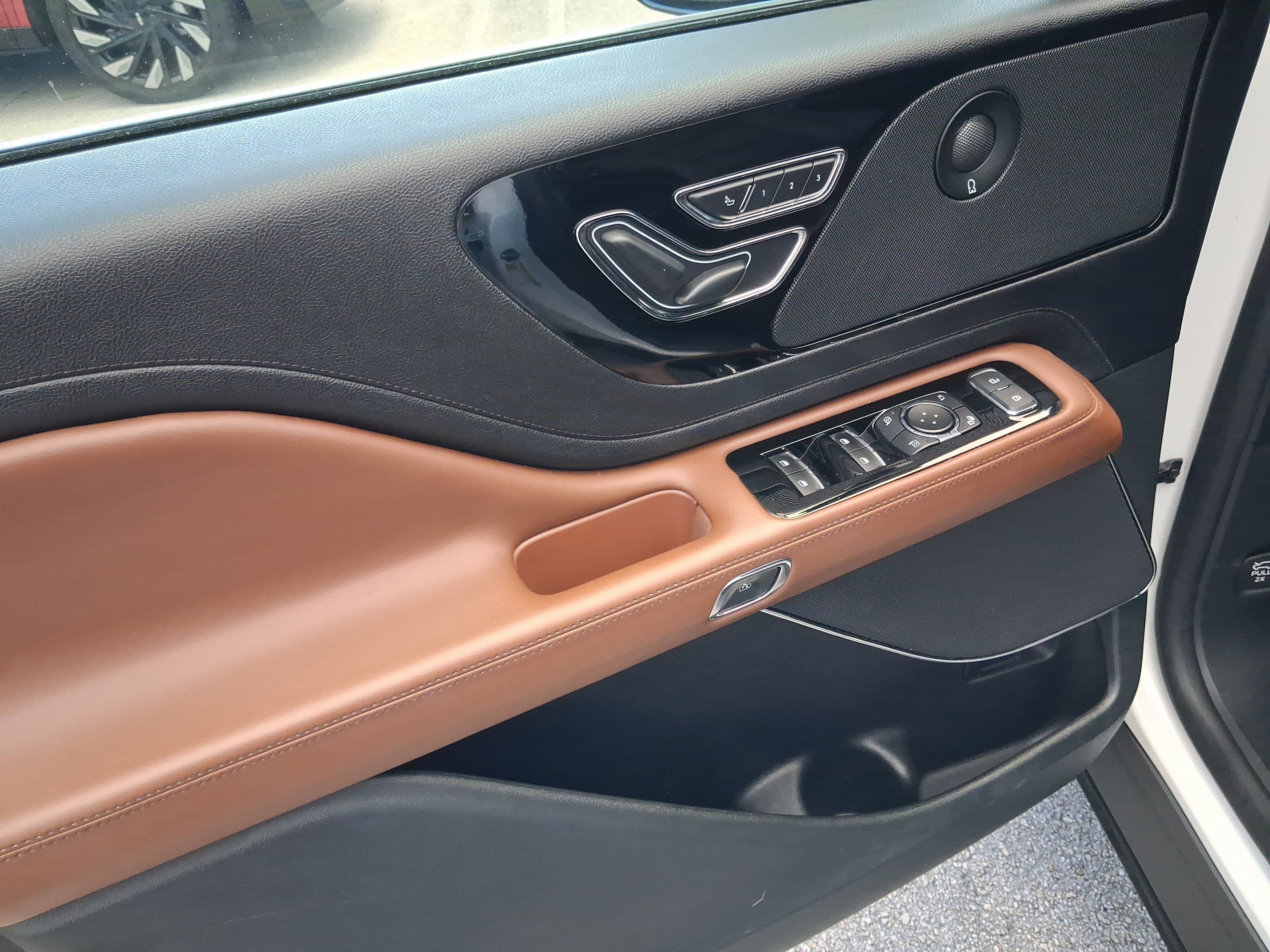 Certified 2023 Lincoln Aviator Reserve RWD image 14