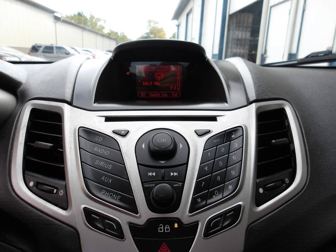 Used 2013 Ford Fiesta SE FWD image 12