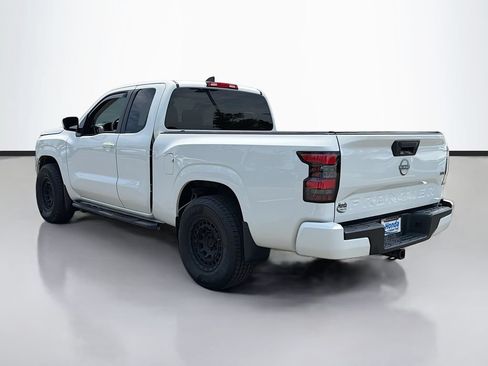 Used 2024 Nissan Frontier SV RWD image 8