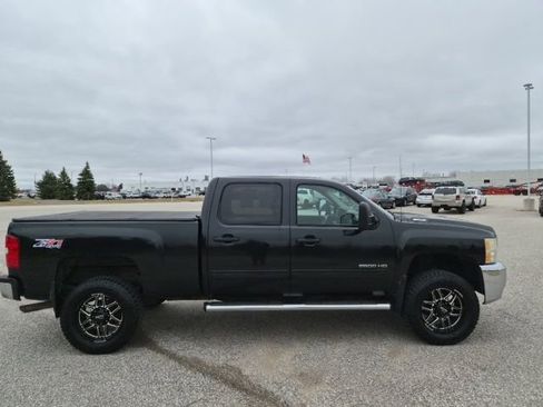 Used 2010 Chevrolet Silverado 2500 LT w/ Interior Plus Package image 4