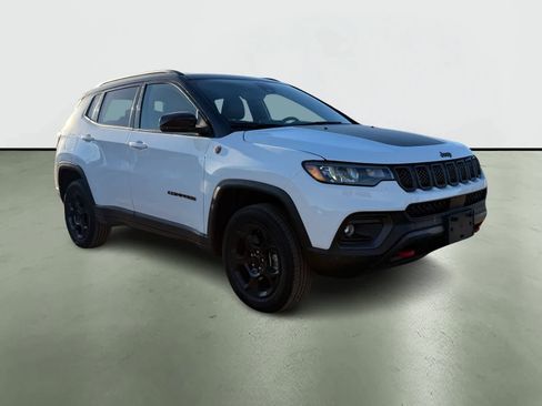 Used 2024 Jeep Compass Trailhawk image 6