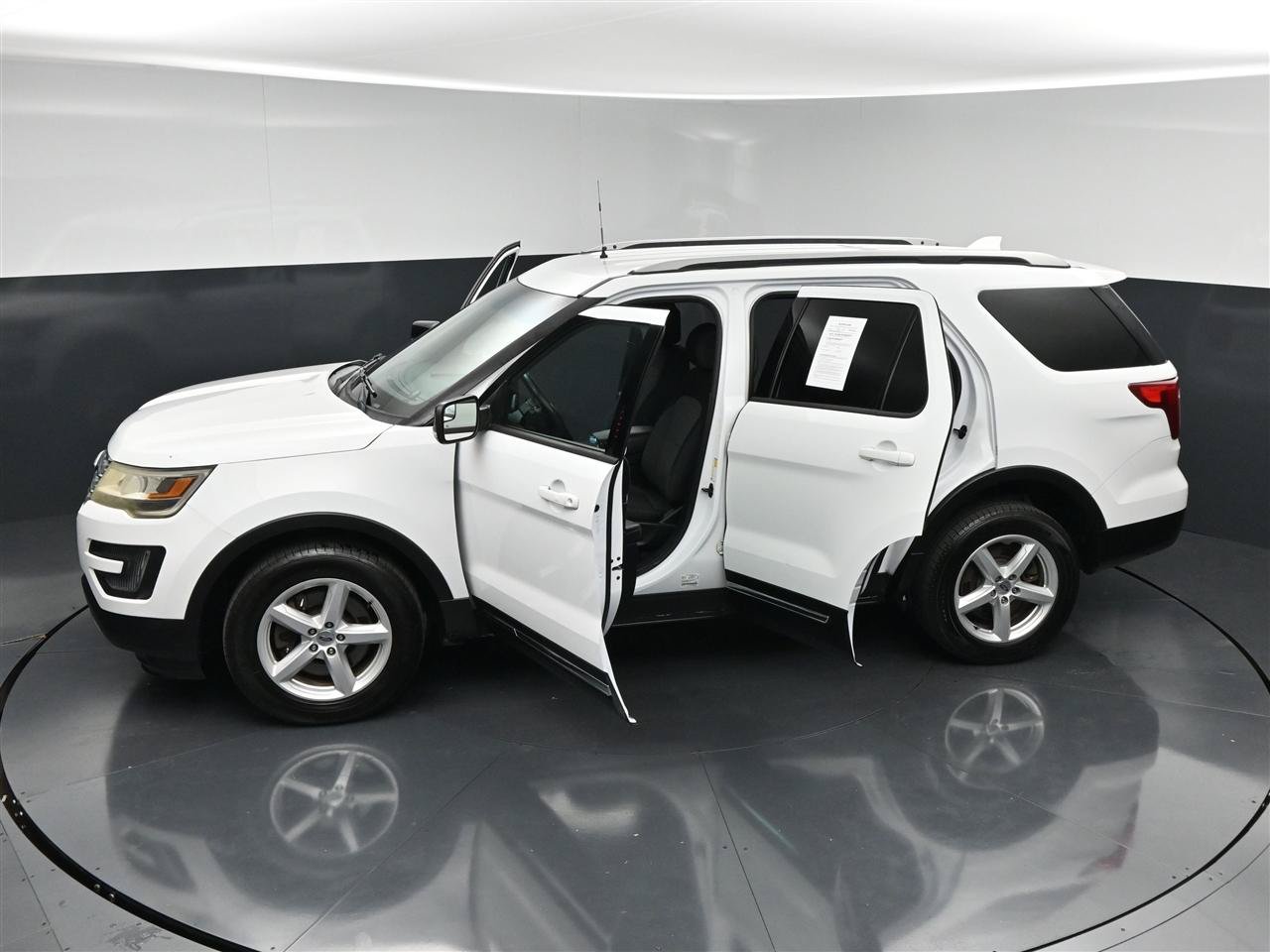 Used 2016 Ford Explorer XLT AWD/4WD image 29