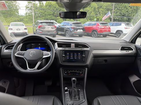 Used 2024 Volkswagen Tiguan SE AWD/4WD image 11