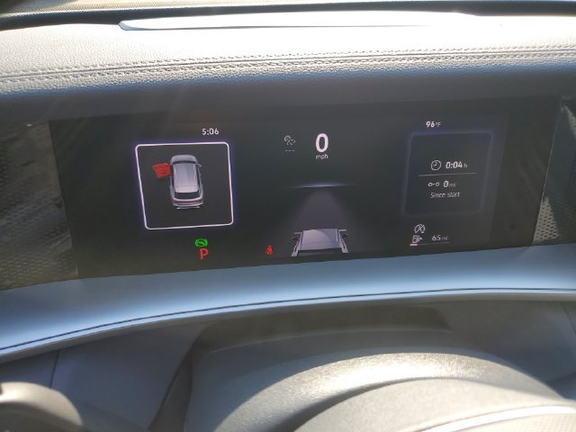 Certified 2025 Volkswagen Tiguan SE R-Line FWD image 32