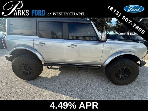Used 2024 Ford Bronco Outer Banks AWD/4WD image 3