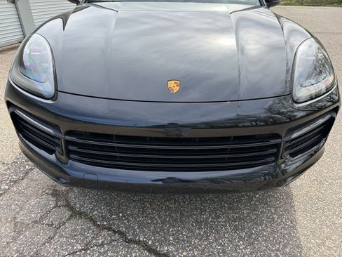 Used 2022 Porsche Cayenne AWD/4WD image 7