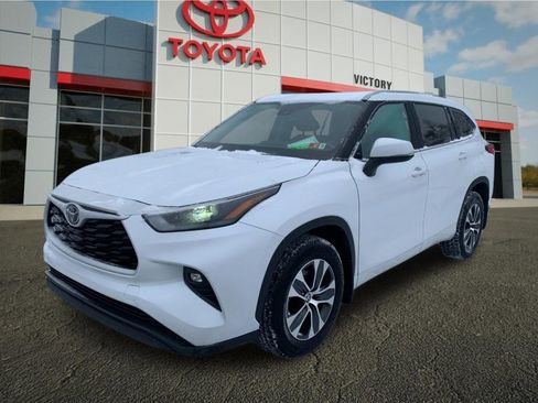 Used 2023 Toyota Highlander XLE image 7