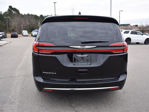 New 2026 Chrysler Pacifica Select image 8