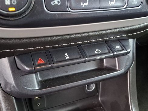 Used 2016 GMC Canyon SLE w/ SLE Convenience Package image 23