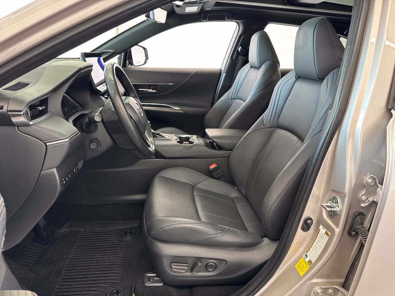 Used 2024 Toyota Venza Limited AWD/4WD image 14