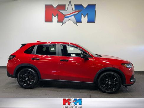 Used 2025 Honda HR-V Sport image 1