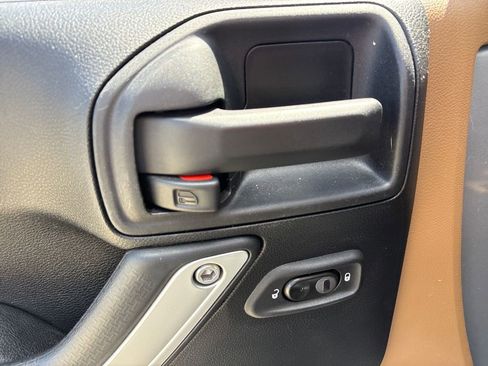 Used 2016 Jeep Wrangler Unlimited Sahara w/ Connectivity Group image 16